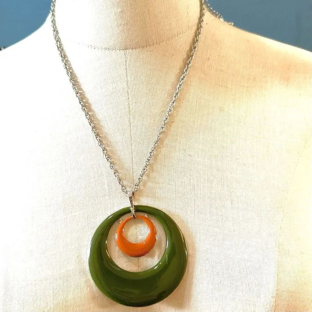 Green and orangeโcircle pendant necklace